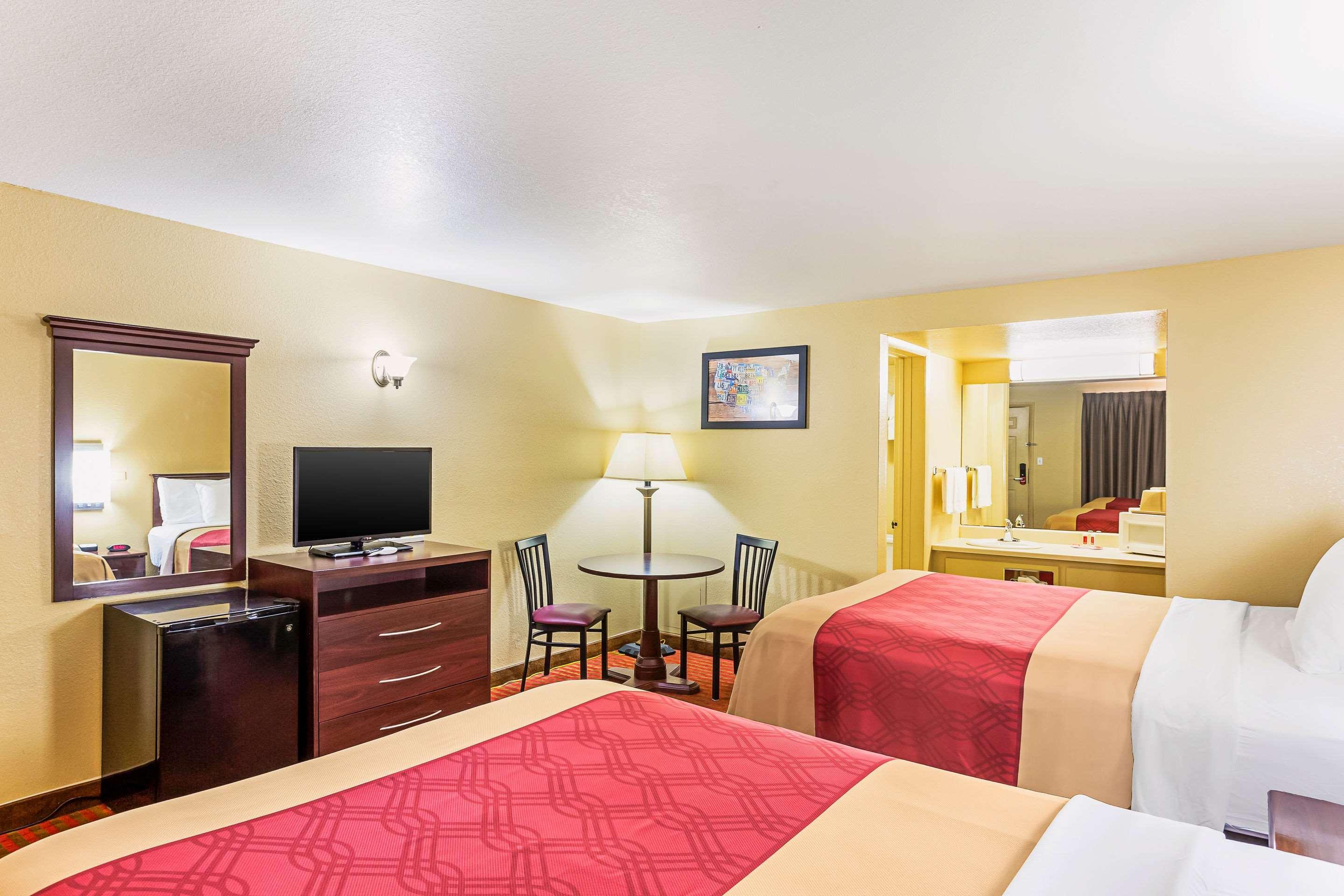 Econo Lodge Mcalester Εξωτερικό φωτογραφία